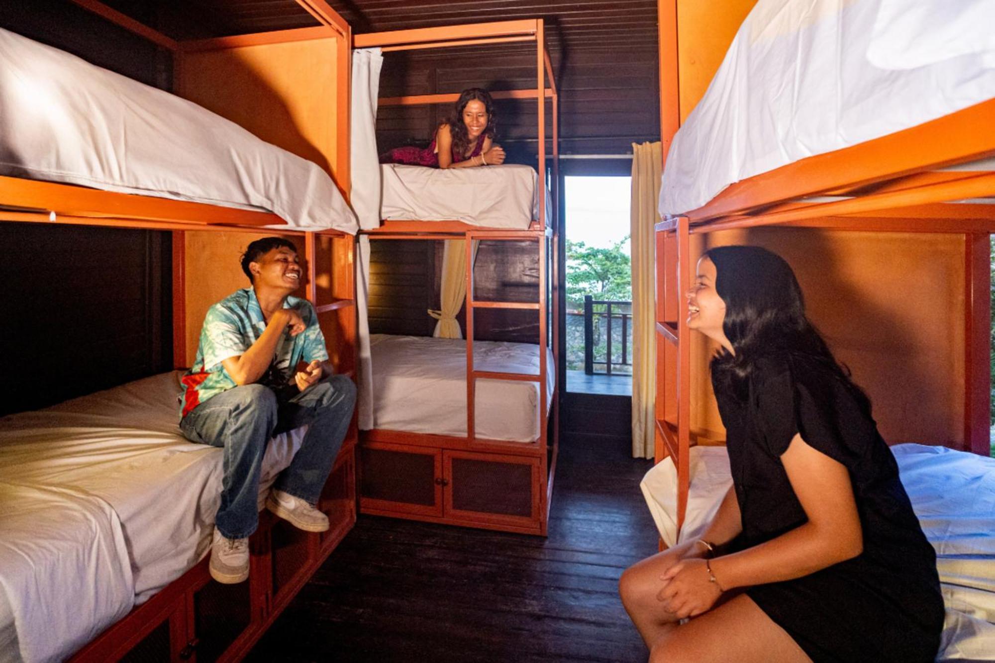 Mad Monkey Nusa Lembongan Exterior photo